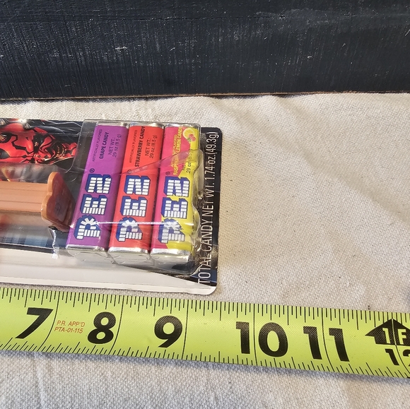 PEZ 2012 Star Wars Yoda character dispenser and candy - Picture 10 of 11